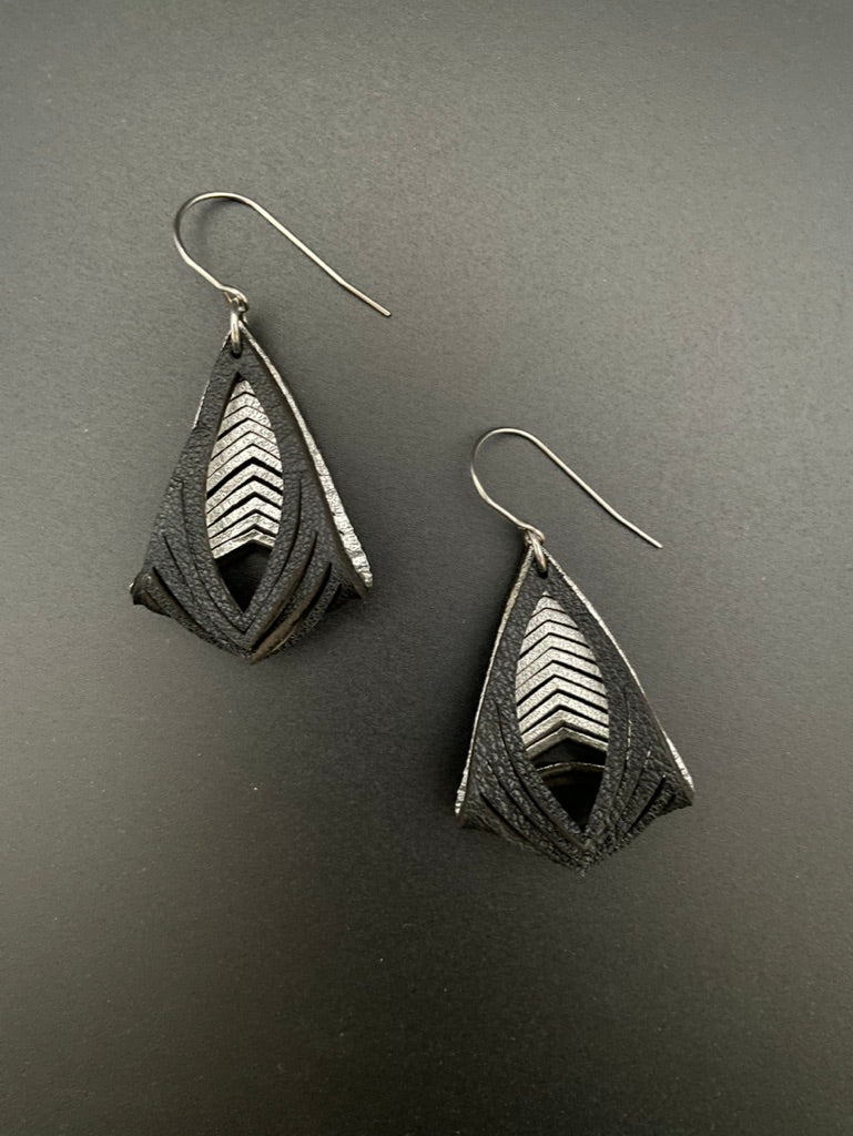 Metallic Leather Earrings (Color Blackish Silver)