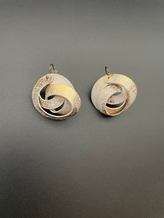 Circular Mobius Rubber Earrings (white/gold)