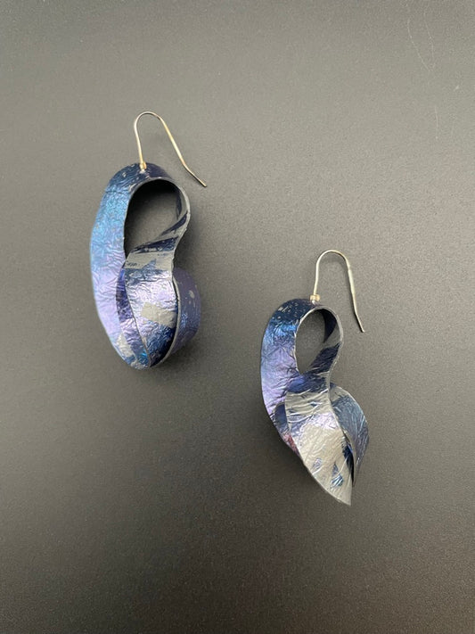 Mobius Loop Rubber Earrings (blue/purple)